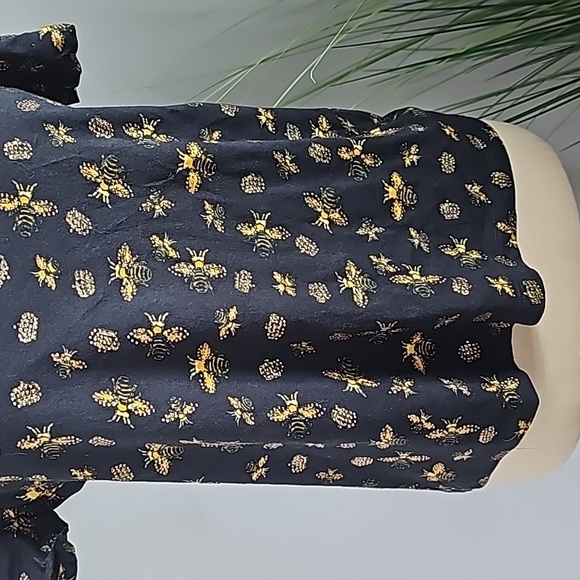 Alice + Olivia Rylyn Embellished T-Shirt - Picture 4 of 10